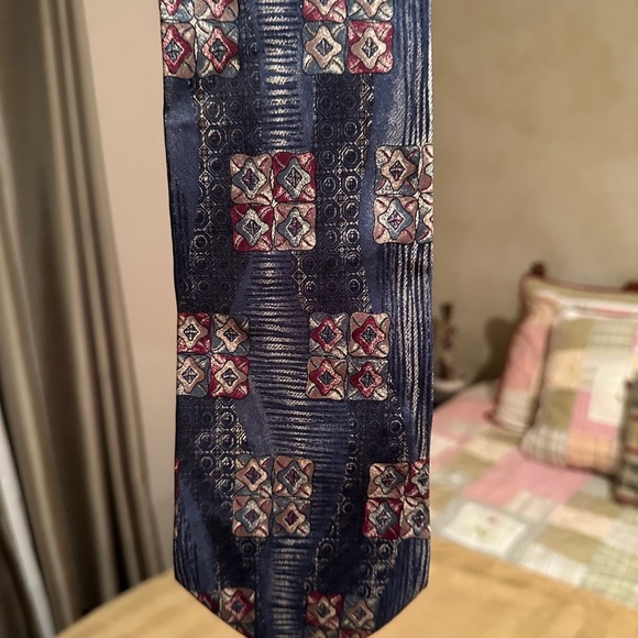 Multi colored Patterned All Silk Tie by Specially Collection - Picture 5 of 7